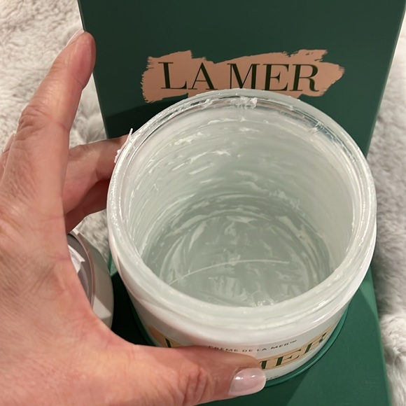 La Mer 16.5 oz empty jar and box. - Picture 5 of 5
